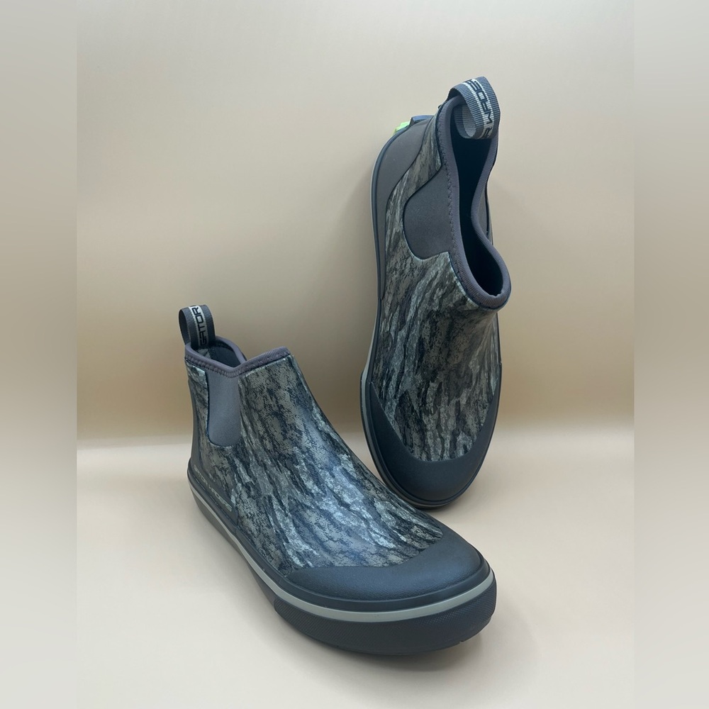 Men’s Gator Waders Slip-On Boots camo size 10
